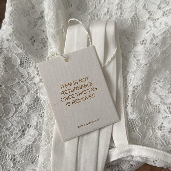 Miss Circle Veronica White Lace Maxi Dress - Picture 4 of 7